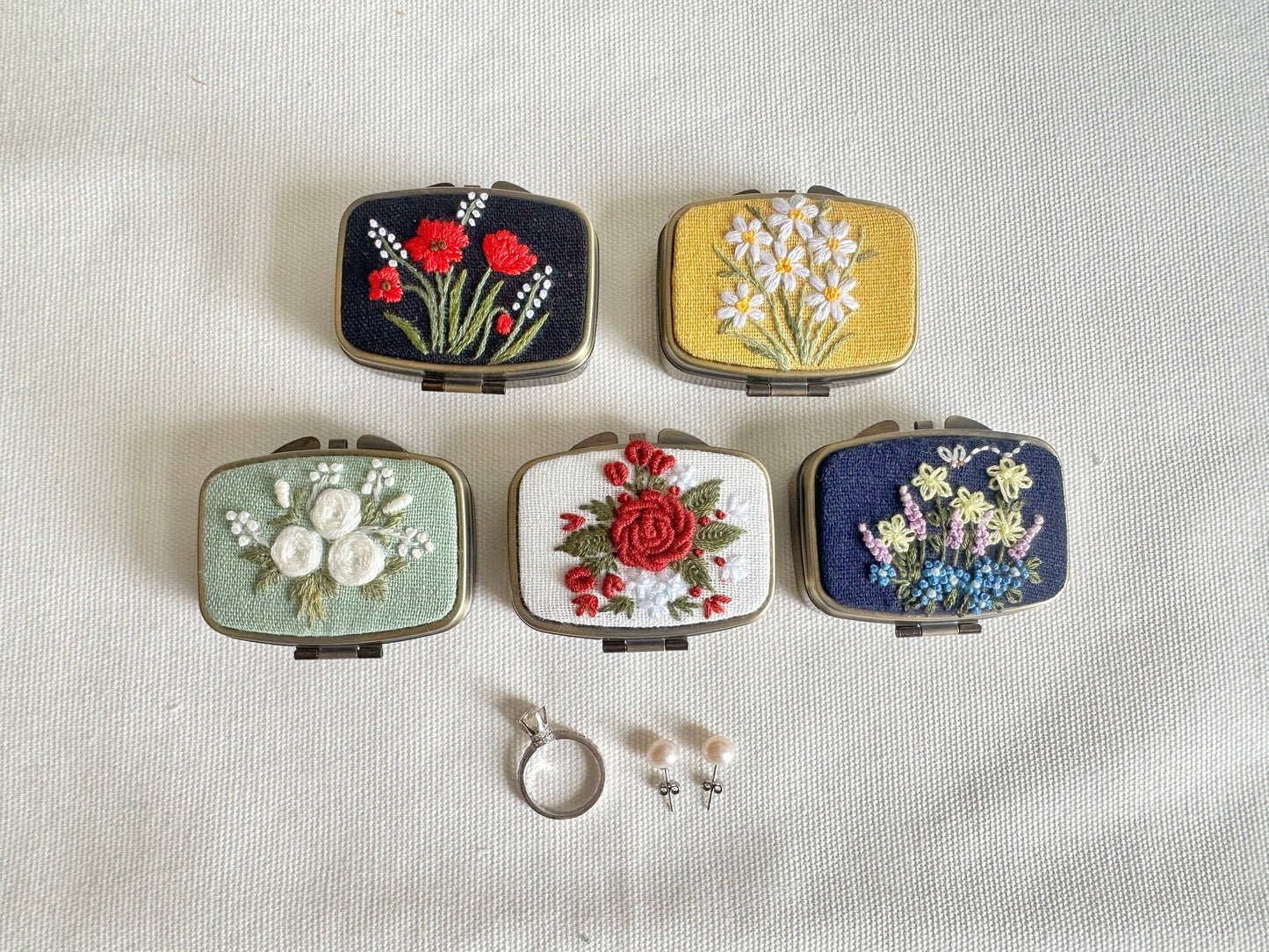 Floral Embroidered Rectangle Mini Jewelry Box With Mirror ✅