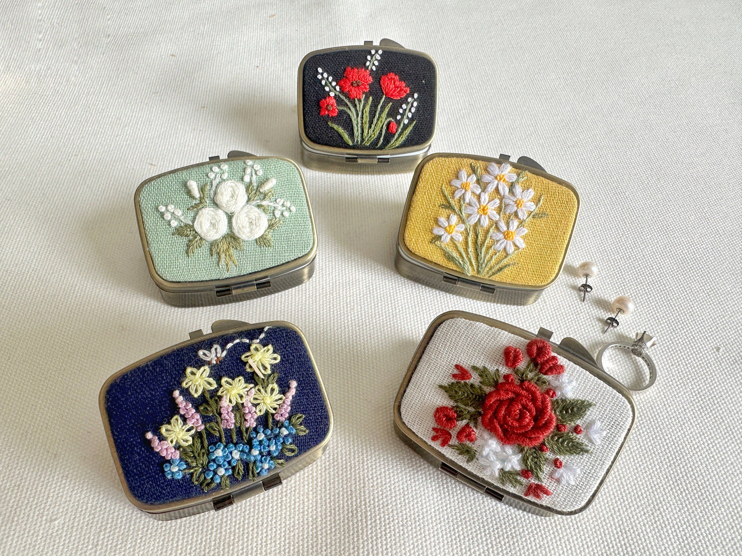 Floral Embroidered Rectangle Mini Jewelry Box With Mirror ✅